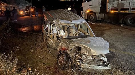 E­s­k­i­ş­e­h­i­r­­d­e­ ­t­r­a­f­i­k­ ­k­a­z­a­s­ı­:­ ­1­ ­ö­l­ü­,­ ­4­ ­y­a­r­a­l­ı­ ­-­ ­S­o­n­ ­D­a­k­i­k­a­ ­H­a­b­e­r­l­e­r­